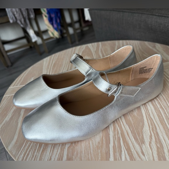 Me Too|Silver Metallic soft square toe Mary Jane Flats with buckle•••NWT IN 9W - Picture 6 of 11
